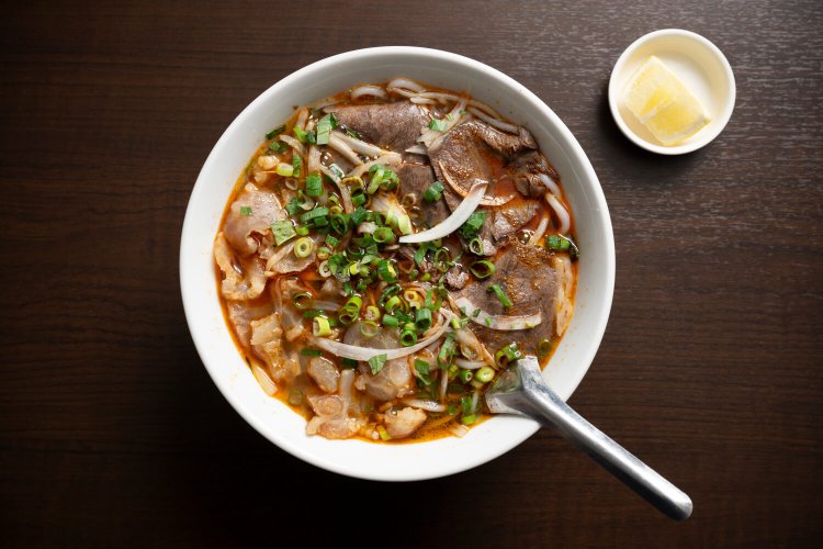 牛すね肉と牛すじのブン1000円のほか、ブンボーフエは約20種類。