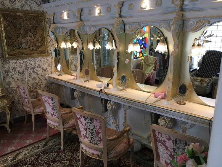 女湯のパウダールームは女優気分になれそう。