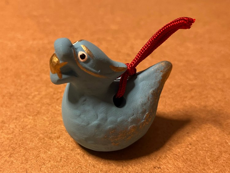 大きなサイズの白い土鈴もある。