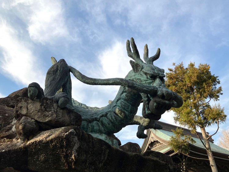 真下に立つと迫力がある。