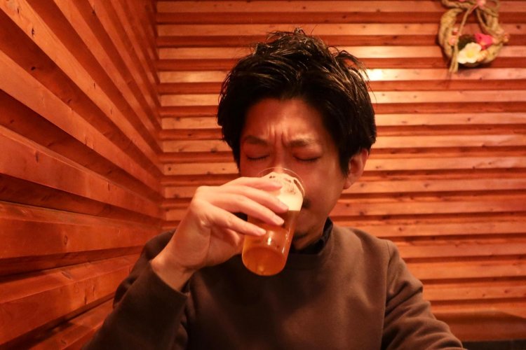 飲むたびに「っかー！」「っあー！」と声が漏れる。