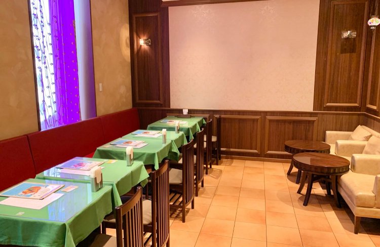 奥には区切られたスペースがあり半個室感覚での利用もできそうだ。