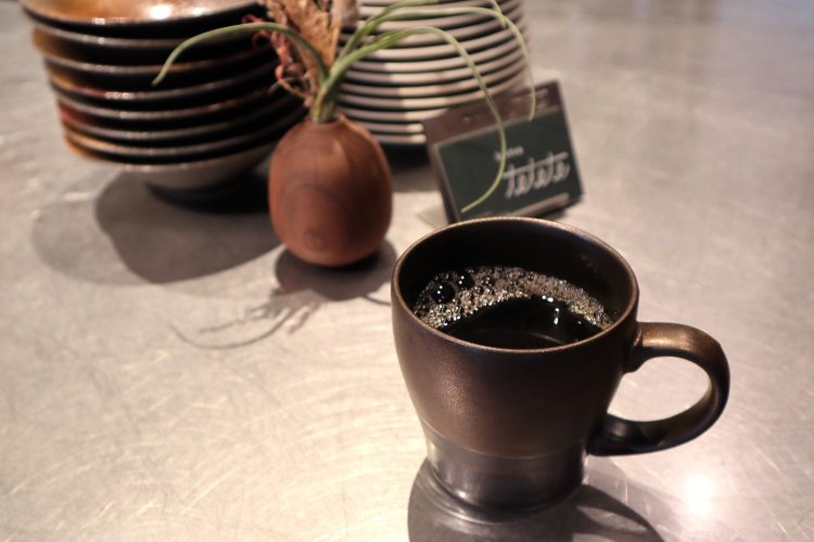 オシャレで上品な食器たちは、平原シェフと正田オーナーの二人で合羽橋へ足を運んで厳選する。