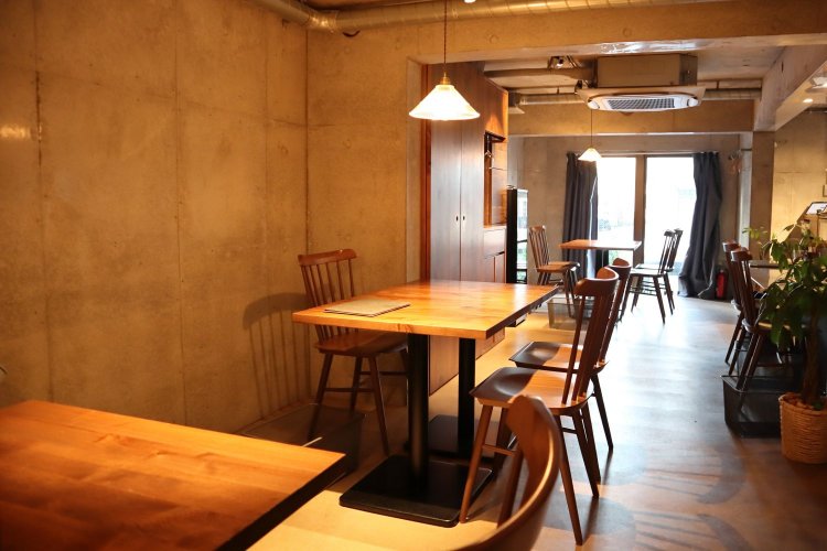 上品かつ温かな雰囲気が漂う店内。