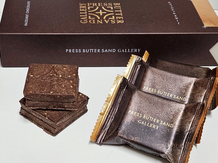 バターサンド（ヘーゼルナッツショコラ） 5個入1620円。