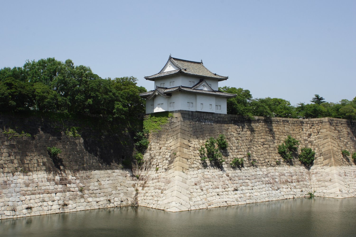 国の重要文化財にも登録される千貫櫓は、大阪城に現存する建造物のうち最も古いものの一つ。（写真／大阪観光局）