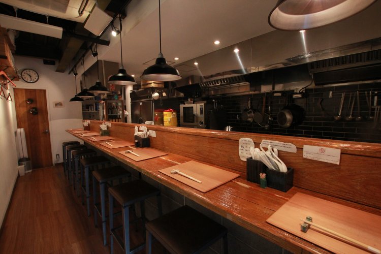 まるでカフェのようなおしゃれな店内。