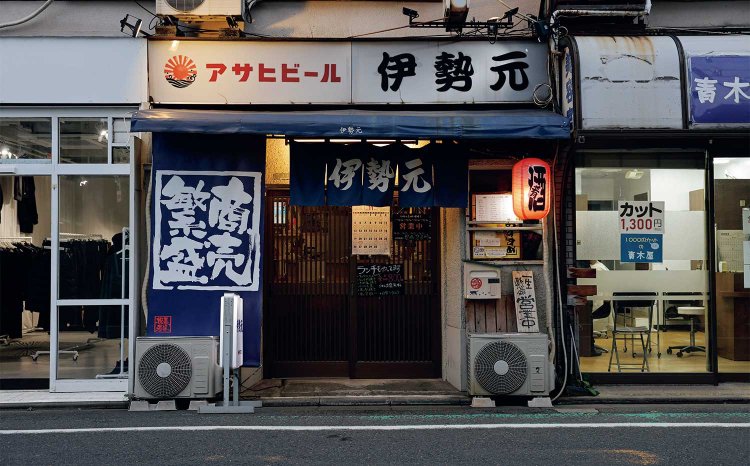 20代から80代までの客でにぎわう。