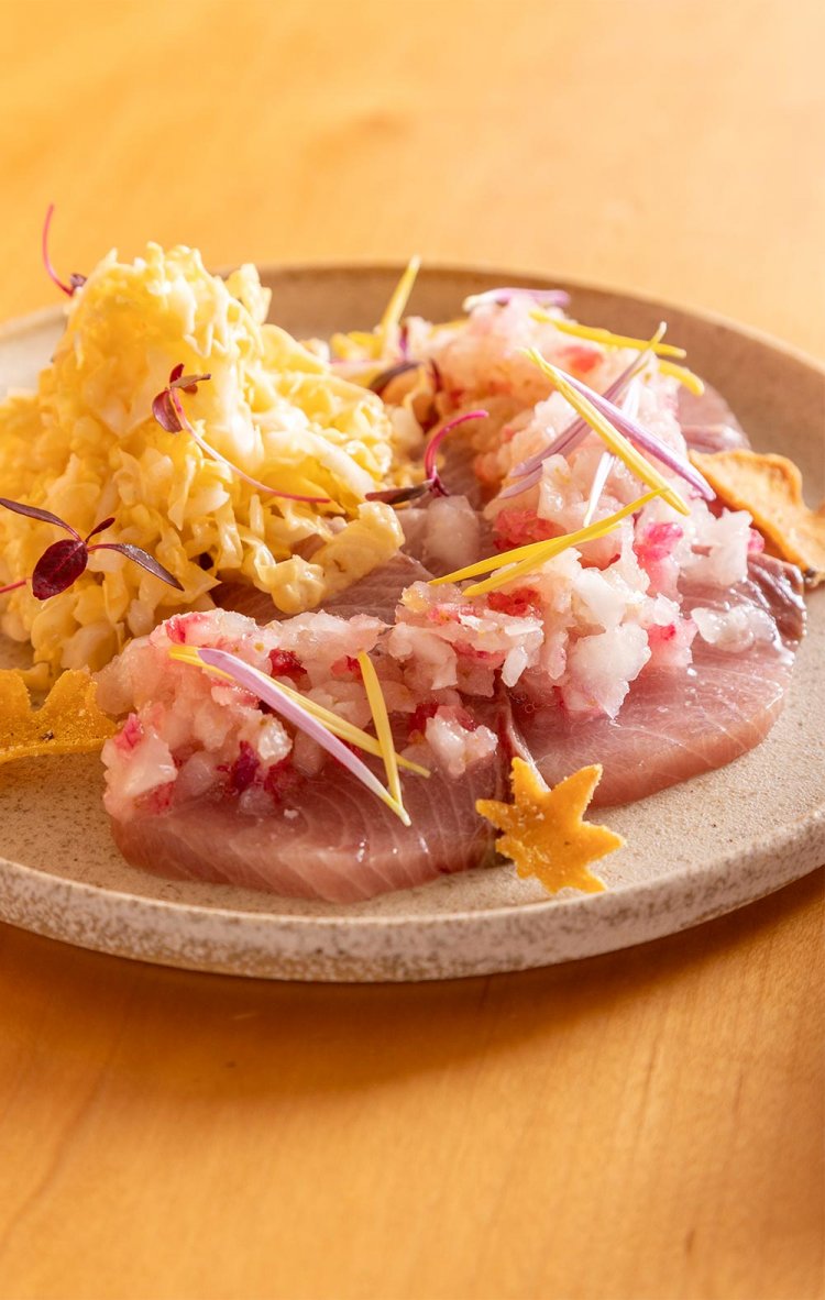 鰤刺しのゆず胡椒風味おろし1300円。ゆずの酵素シロップの丸みのある酸味がメリハリを効かせている。