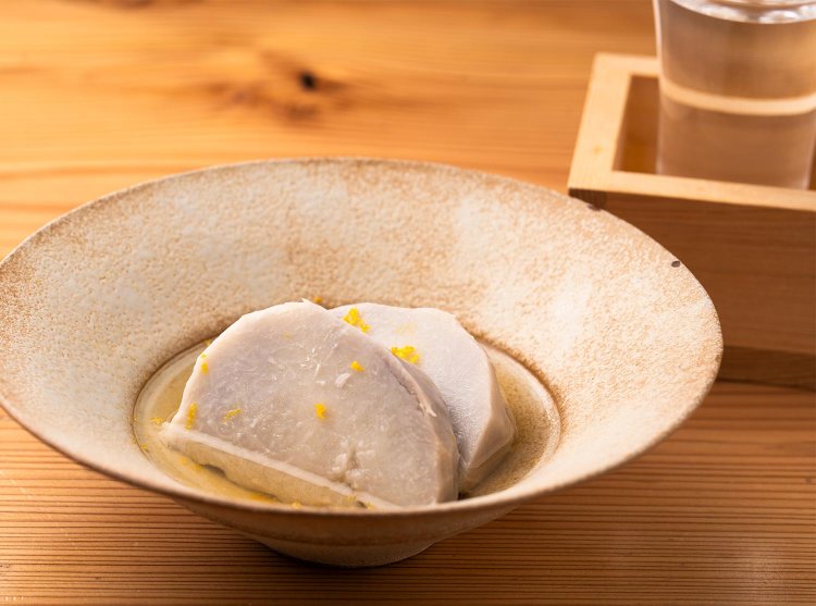 同コース1品目、海老芋のだし煮。カツオの一番出汁を含ませて。