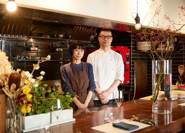 寡黙な豪さんが料理を、チャーミングな澄子さんがワインを担当。