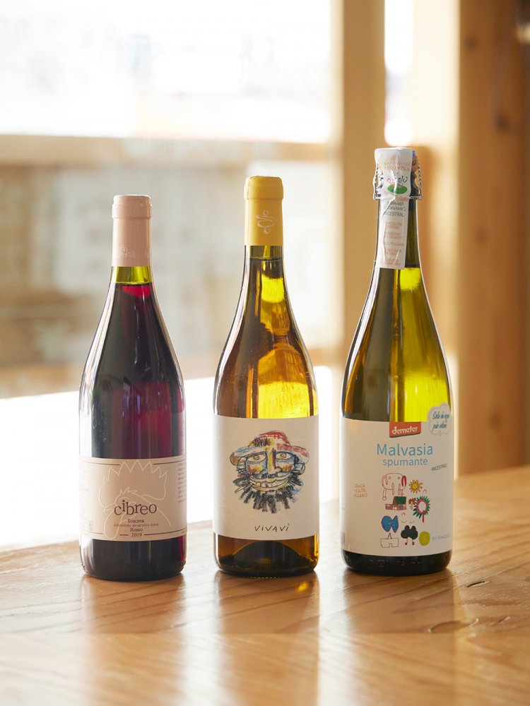 グラス600円～。ボトル4960円～。手軽に飲めて醸しがしっかりきいたオレンジワインも揃えています。