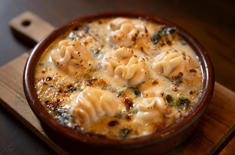 たっぷり野菜と白子のゴルゴンゾーラグラタン1180円。燗酒と合わせると昇天必至。