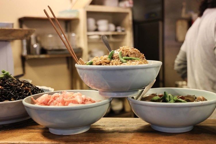 定食にはおかず一品がつくが、追加したい時はここからチョイスを。