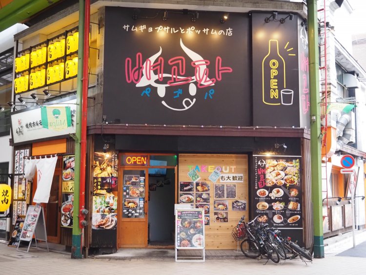 目を惹かれるハングルの看板が目印。