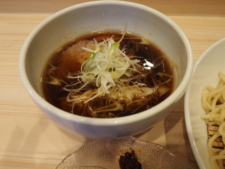 とろみの無い、さらっとした口当たりのつけ汁。