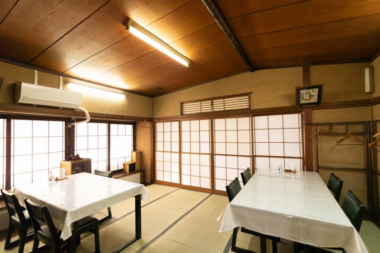 和室にテーブルというスタイルも風情があっていい。