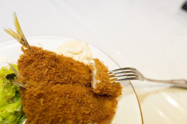 アジフライの衣はサクサク、中身はふわふわ！