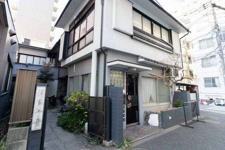 一見普通の民家に見えてしまう『洋食入舟』。