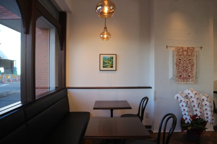 なにげなく飾られた絵にも、渡辺さんの好きなものが反映されている。