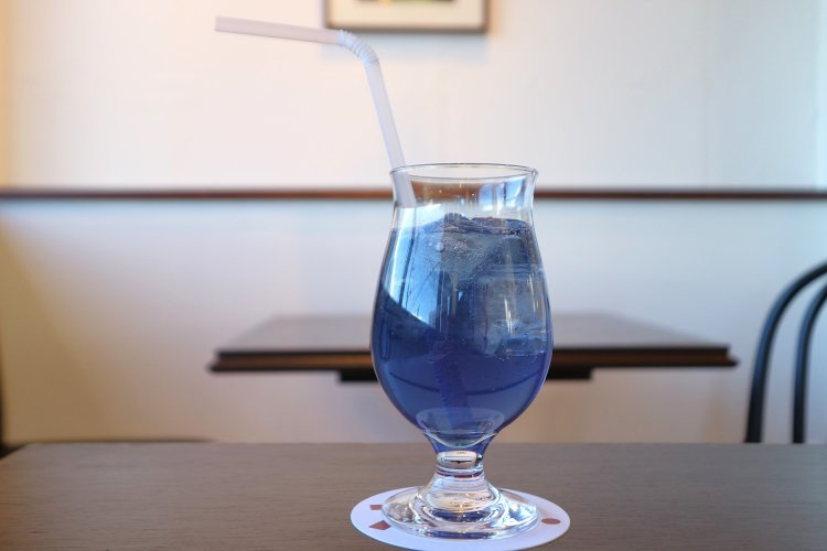 かき混ぜると一色になり、印象が変化するのも楽しい。