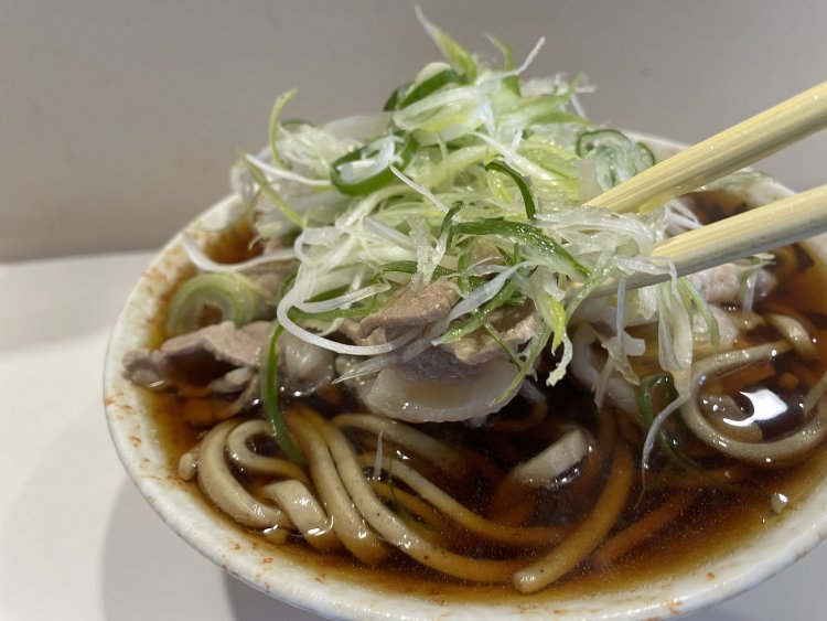 肉そばアタマ大盛り780円（トップ画像も）。ちなみに冬季限定。