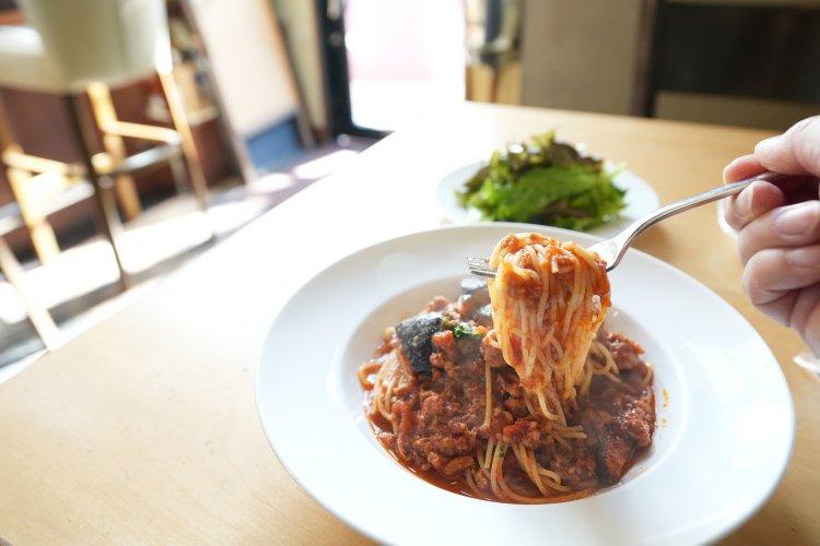 見た目よりもあっさりしていて、口へと運ぶ手は止まらない。