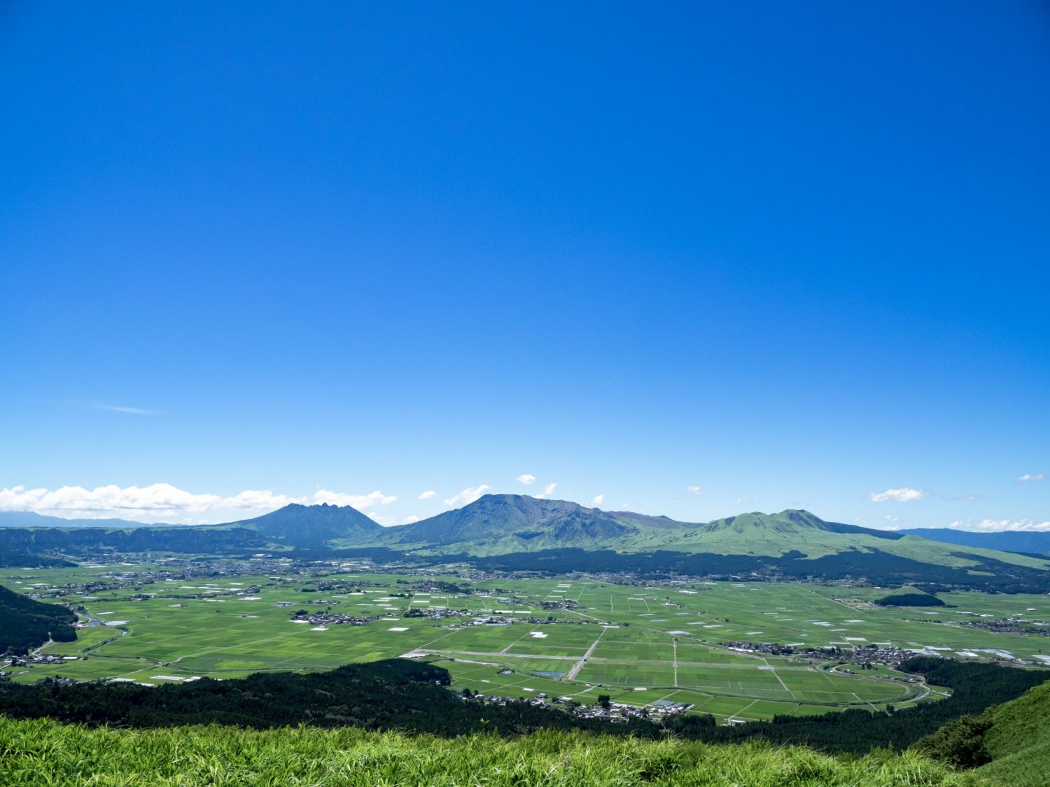 阿蘇の町や阿蘇五岳を一望する大観峰。