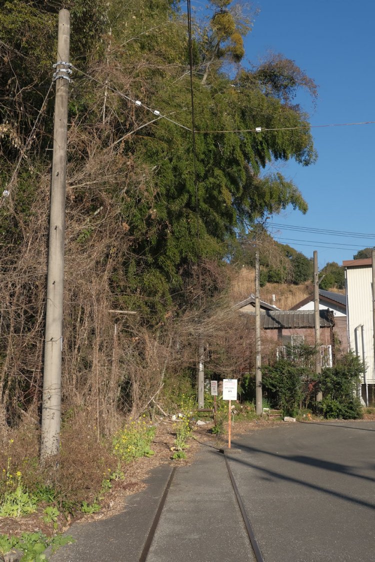 残された軌道の先はプツっと途切れていて、簡素な車止めが残っていた。いまも電車が来るような軌道だったら、さぞかし素晴らしい光景だったに違いない。