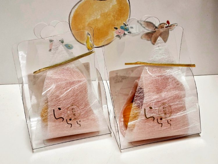 東京駅限定 たまてまり-苺- 1個600円。