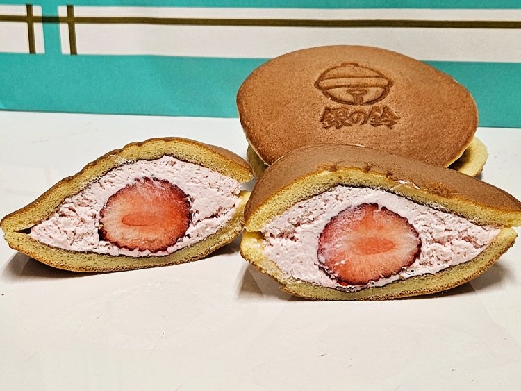 銀の鈴サンドパンケーキ 苺。