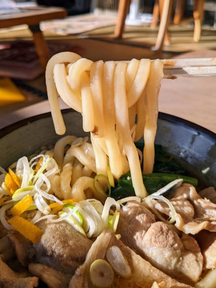 食堂といえばやはりうどん。