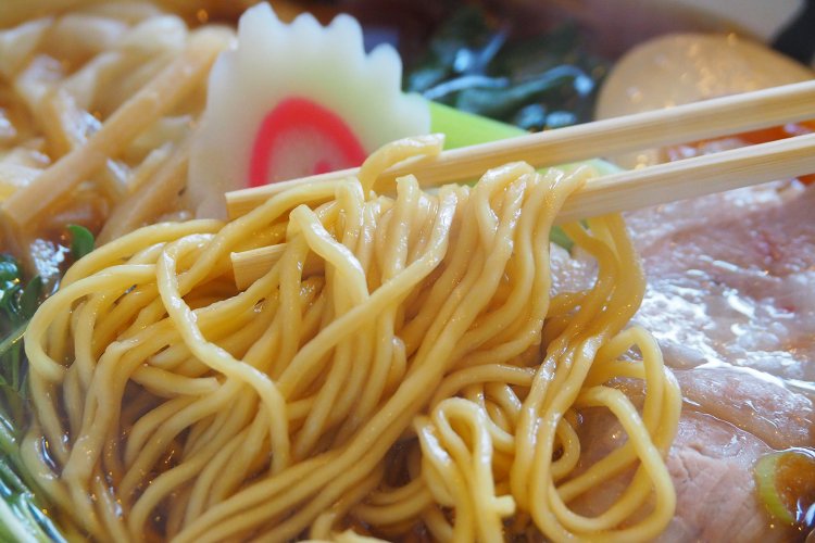 麺は細いストレート。