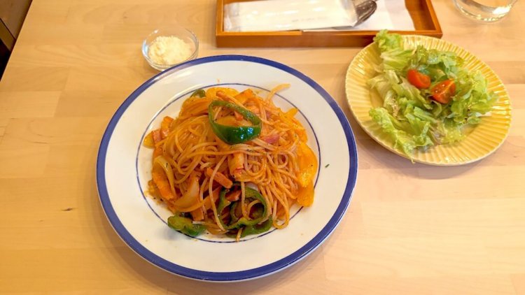 寝かせパスタのナポリタン。