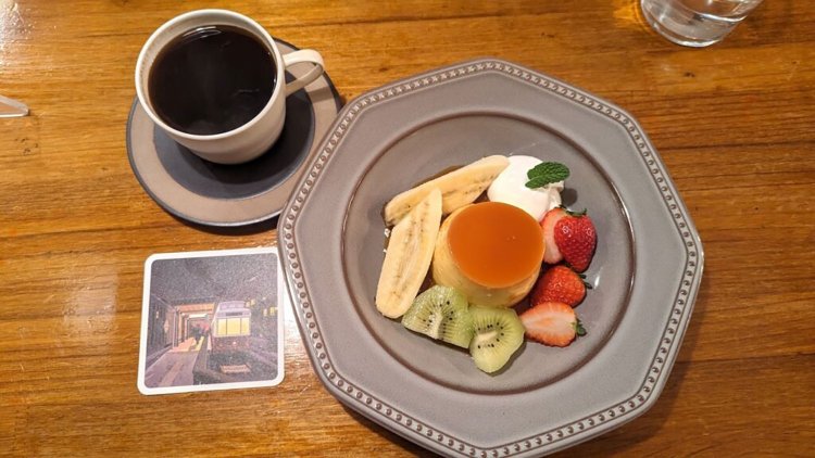 自家製プリンアラモード。