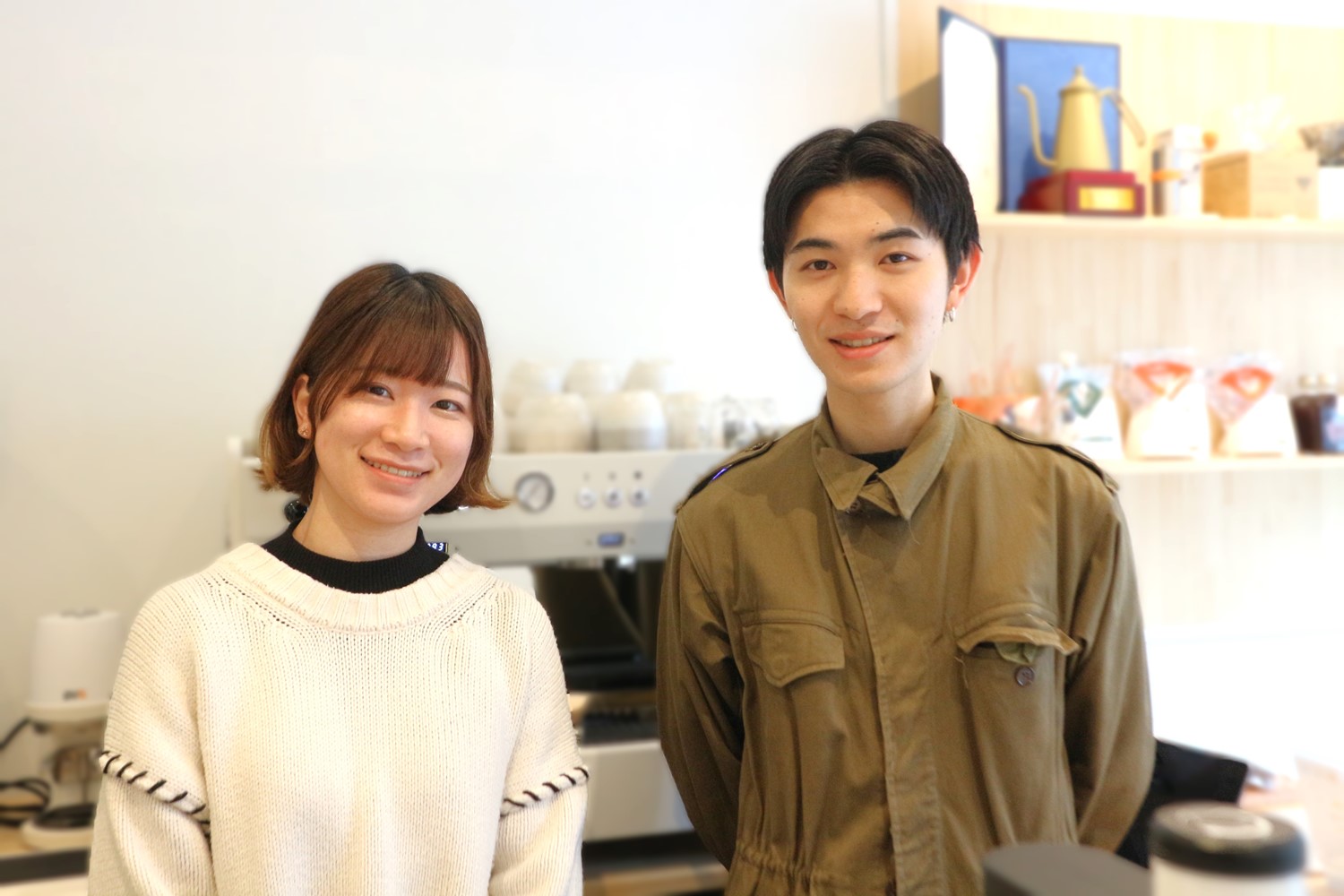 バリスタの濱中さん（写真左）と、マネージャーの髙橋さん（写真右）。コーヒーが大好きなお二人だ。