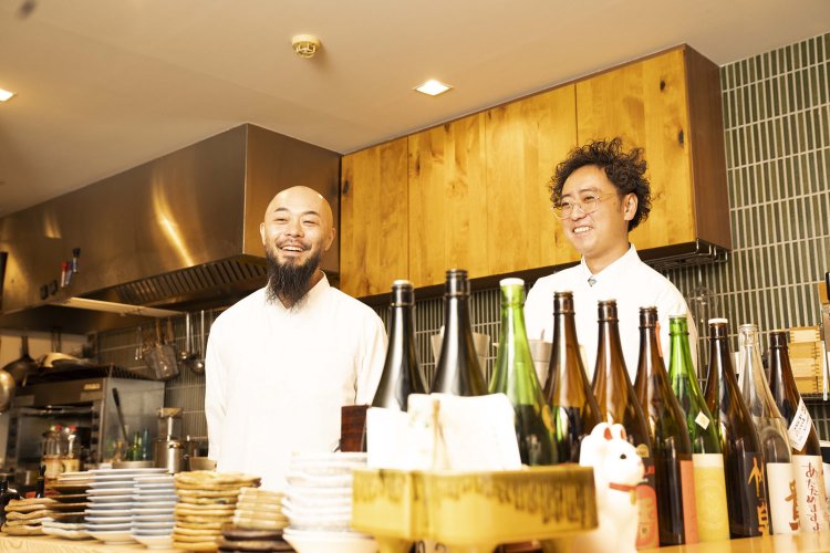 「いつか一緒に店を」という約束を実現した石本さん（右）と渡邉さん。