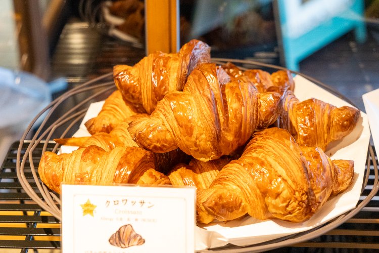 クロワッサン259円。