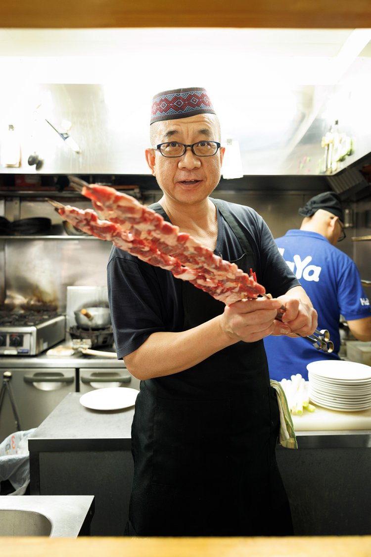 馬金利さんと妻の孔秀華さんは共に内モンゴルの出身。川口、池袋を経て2013年に高田馬場にやってきた。