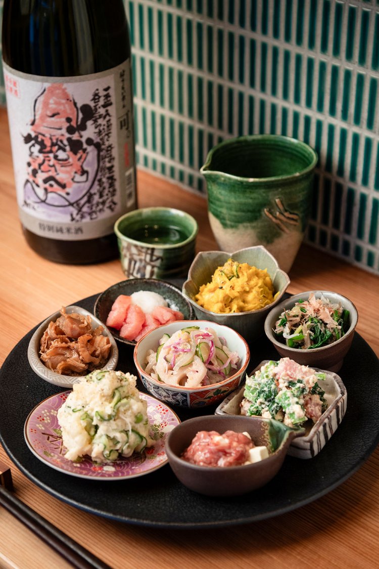 選べる小鉢盛り合わせ!！（7点）1580円。写真は2人前程度。