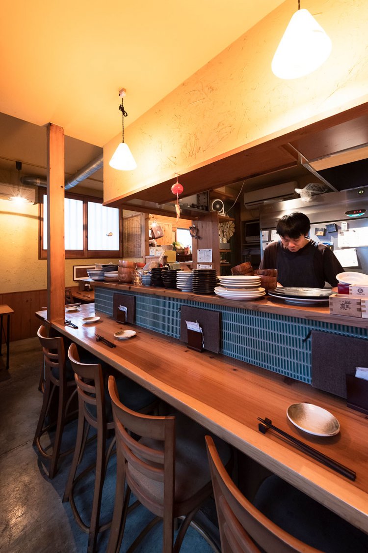 料理はどれも店主・河本侑己さんが一人で手作り。