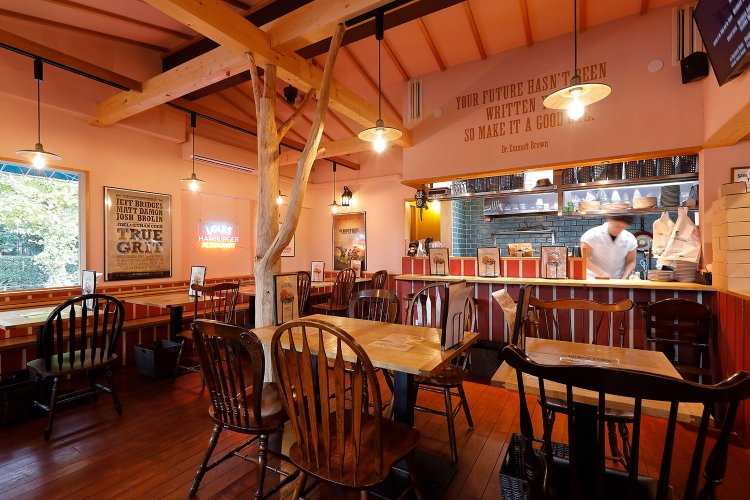 団地最西端の平屋に。