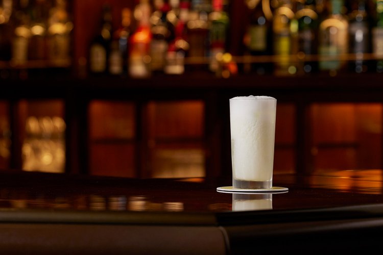 會舘風ジンフィズ2090円。シュワッと弾けるキメ細かい炭酸が心地よい。