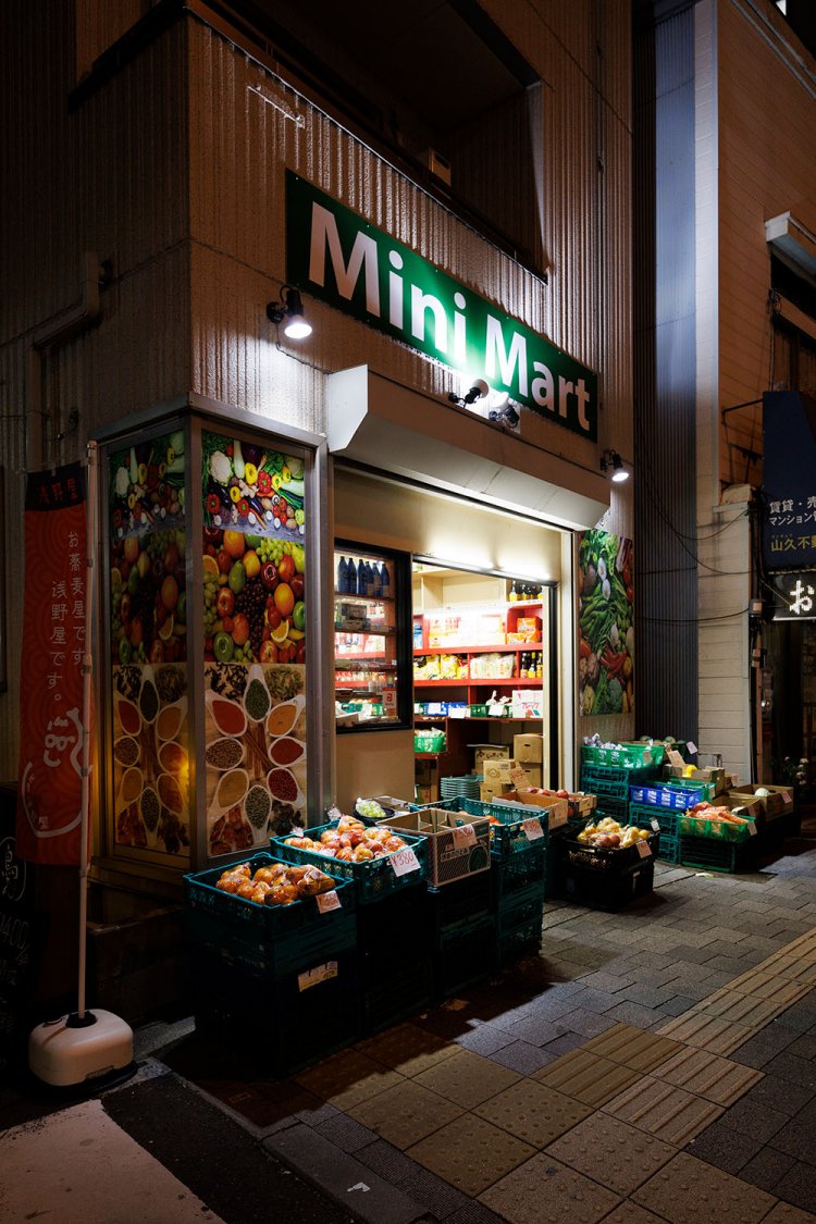 在住の外国人御用達の食材店も、ちらほら見かける。