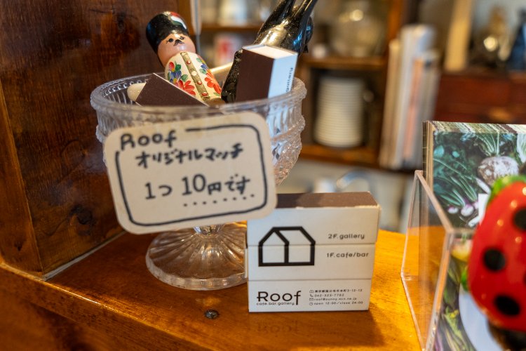 カウンターではオリジナルマッチも販売中。