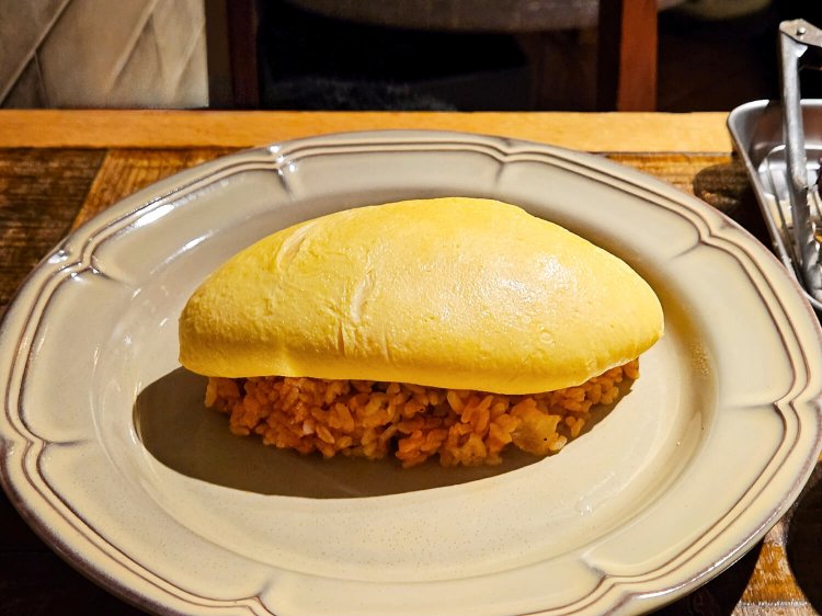 ダブルチーズハンバーグオムライス 2068円。