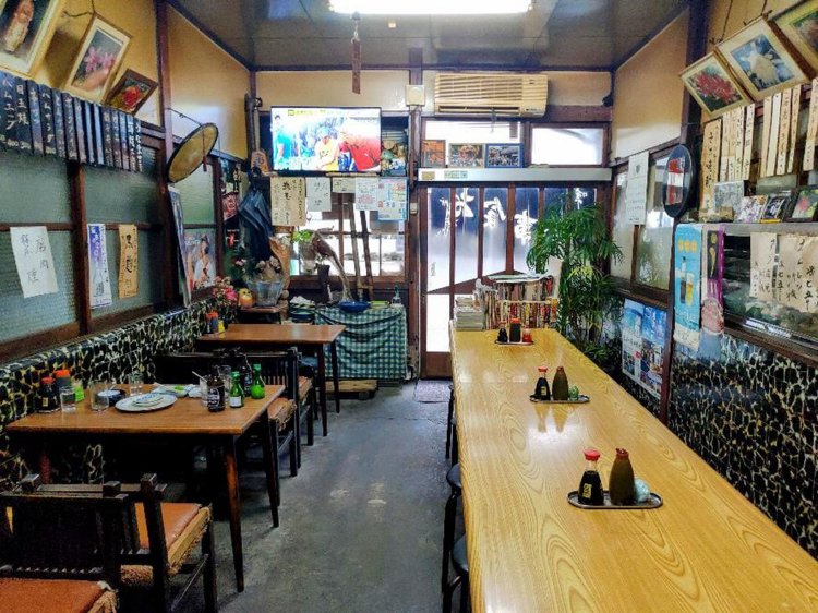 もはや歴史的文化財ともいえる内観。