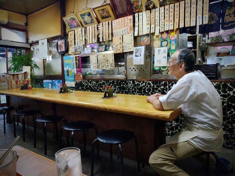 突然の夕立、雨音と共に時間に取り残される。