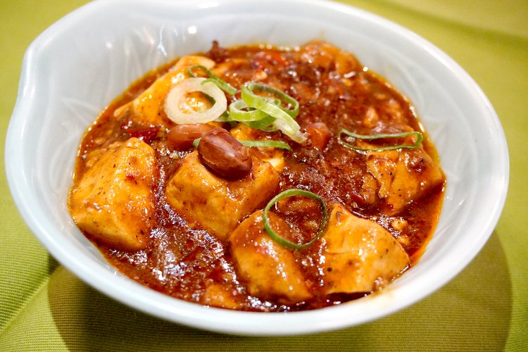 ピーナッツ入り麻婆豆腐は主役級の旨さ！　辛いもの好きはハマるにちがいない。