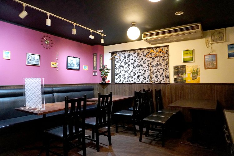 厨房から中国語や台湾語が聞こえ、チーンとできあがりのベルが鳴り響く。